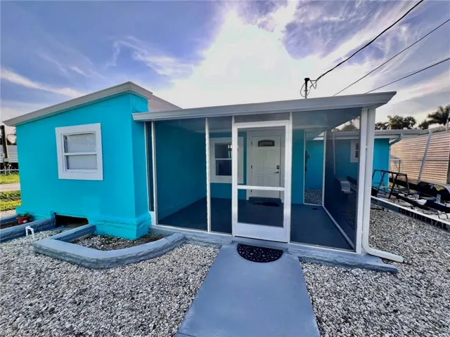 2239  Queen Anne  DR, Fort Myers, FL 33905
