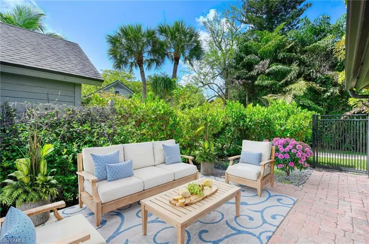 1325 Solana Rd K3, Naples, Florida 34103