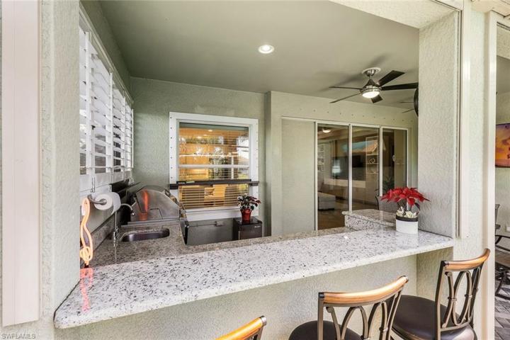 Outdoor bar & kitchen