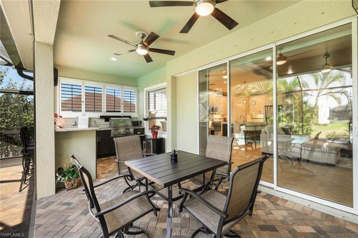 Covered lanai & outdoor kitchen