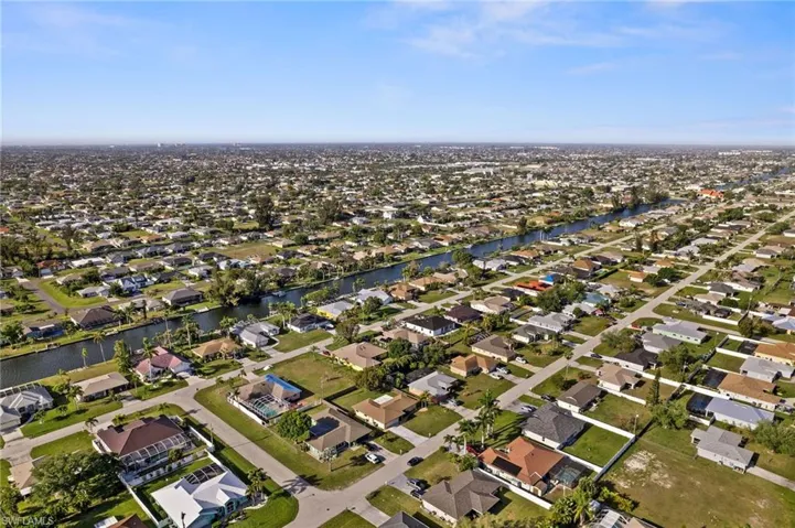 428 SE 19th  LN, Cape Coral, FL 33990
