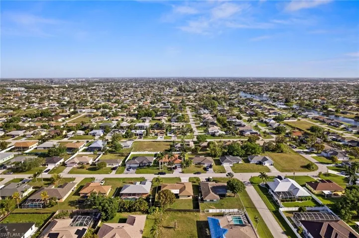 428 SE 19th  LN, Cape Coral, FL 33990