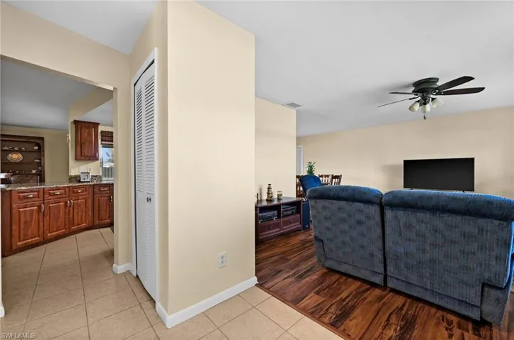 428 SE 19th  LN, Cape Coral, FL 33990