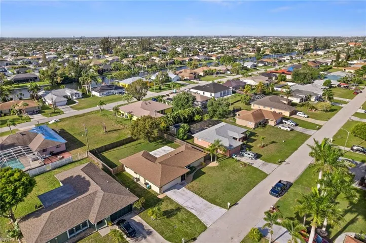428 SE 19th  LN, Cape Coral, FL 33990