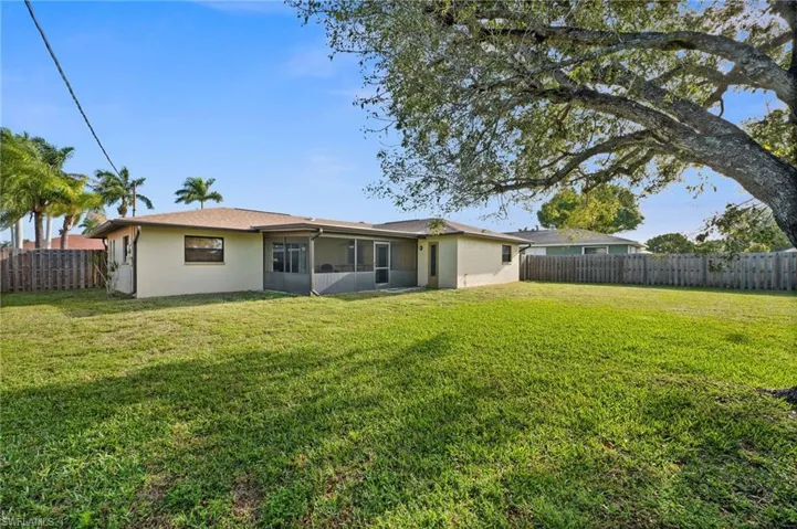428 SE 19th  LN, Cape Coral, FL 33990