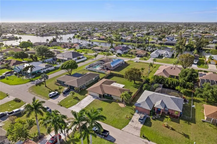 428 SE 19th  LN, Cape Coral, FL 33990