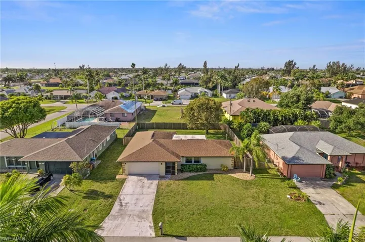 428 SE 19th  LN, Cape Coral, FL 33990