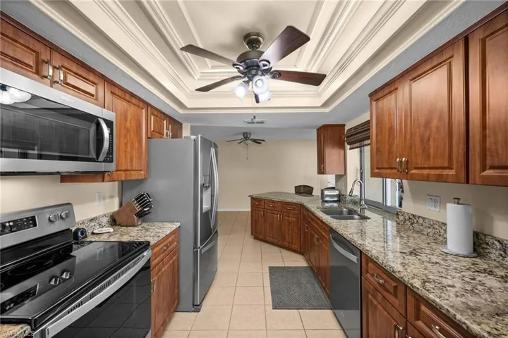 428 SE 19th  LN, Cape Coral, FL 33990