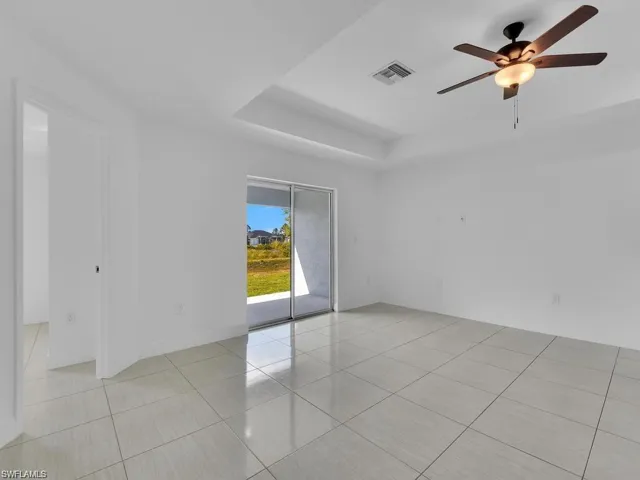 Living/dining area