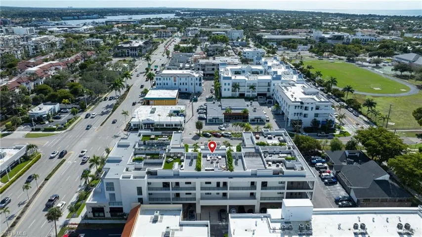 82 9th St S 303, Naples, Florida 34102