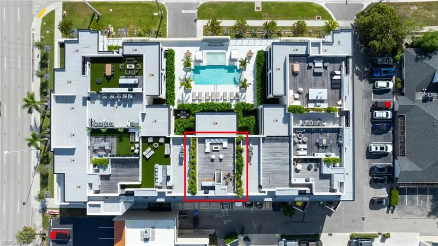 82 9th St S 303, Naples, Florida 34102