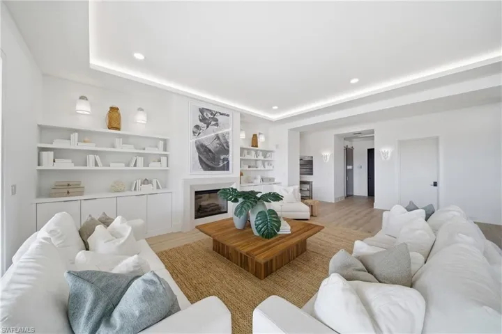 82 9th St S 303, Naples, Florida 34102