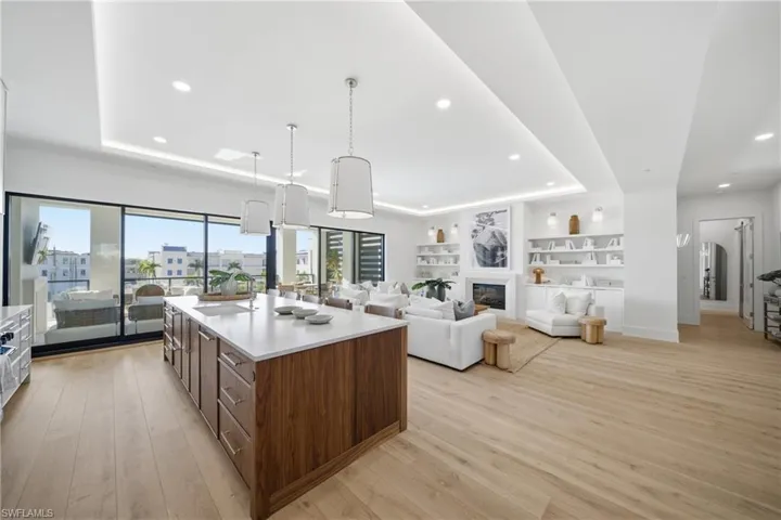 82 9th St S 303, Naples, Florida 34102