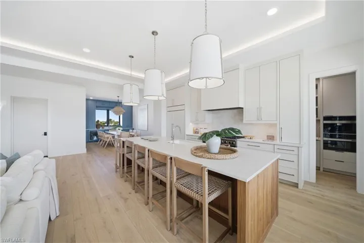 82 9th St S 303, Naples, Florida 34102