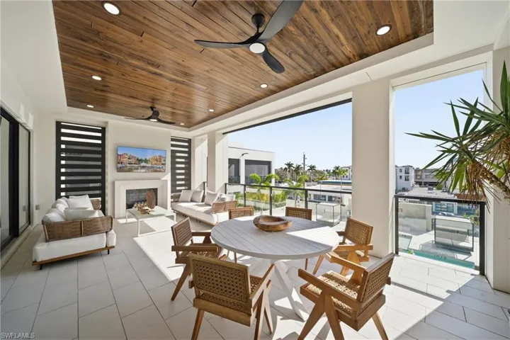 82 9th St S 303, Naples, Florida 34102