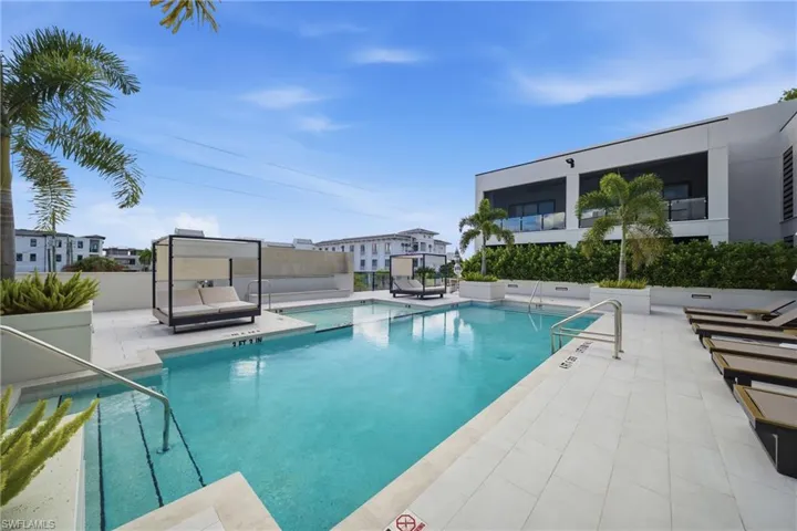 82 9th St S 303, Naples, Florida 34102