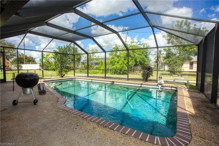 1805 Se 1st Ter, Cape Coral Fl 33990