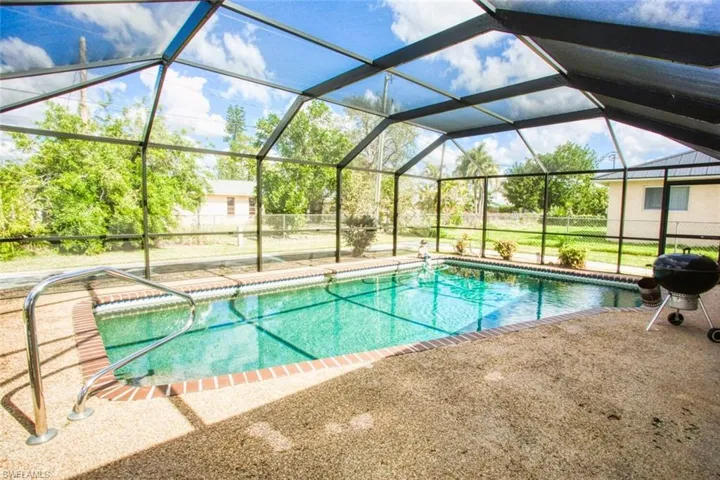 1805 Se 1st Ter, Cape Coral Fl 33990