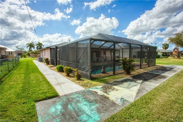 1805 Se 1st Ter, Cape Coral Fl 33990