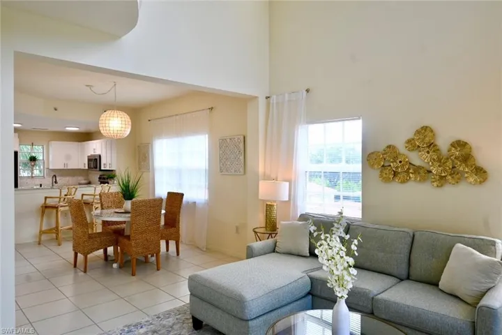 4450 Botanical Place Cir 6, Naples, Florida 34112
