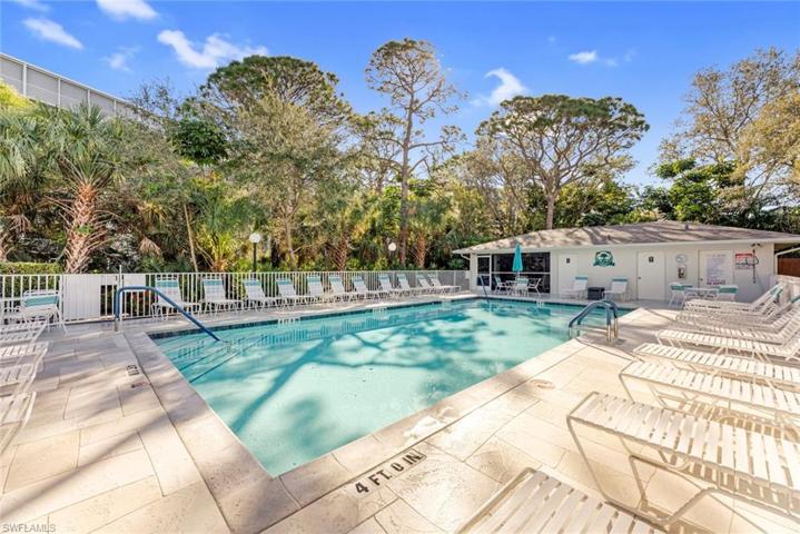 290 NAPLES COVE DR # 2202, NAPLES FL 34110