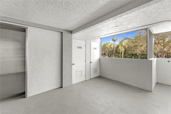 290 NAPLES COVE DR # 2202, NAPLES FL 34110