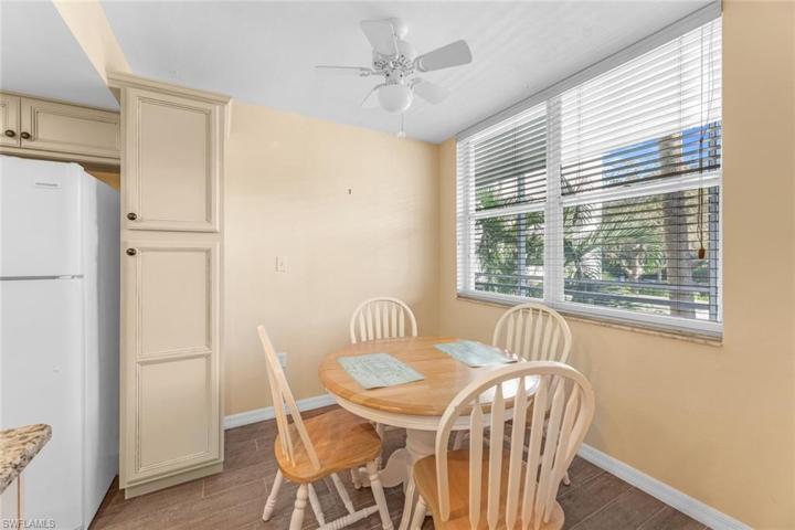 290 NAPLES COVE DR # 2202, NAPLES FL 34110