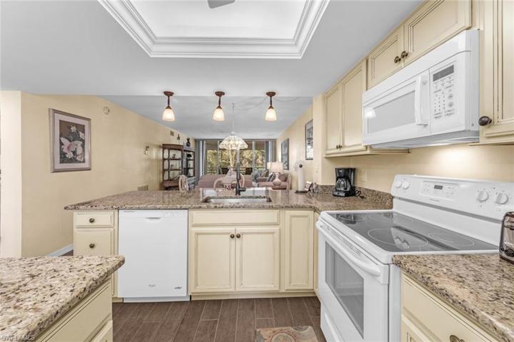 290 NAPLES COVE DR # 2202, NAPLES FL 34110