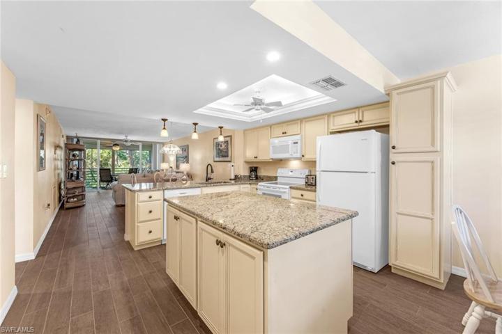 290 NAPLES COVE DR # 2202, NAPLES FL 34110