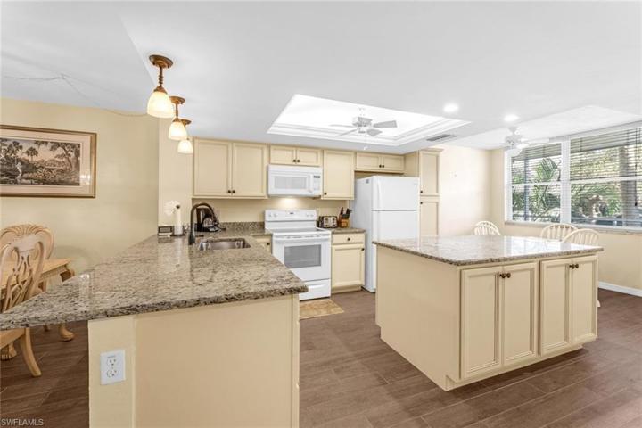 290 NAPLES COVE DR # 2202, NAPLES FL 34110