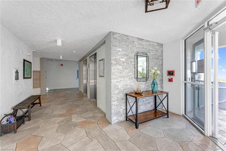 290 NAPLES COVE DR # 2202, NAPLES FL 34110