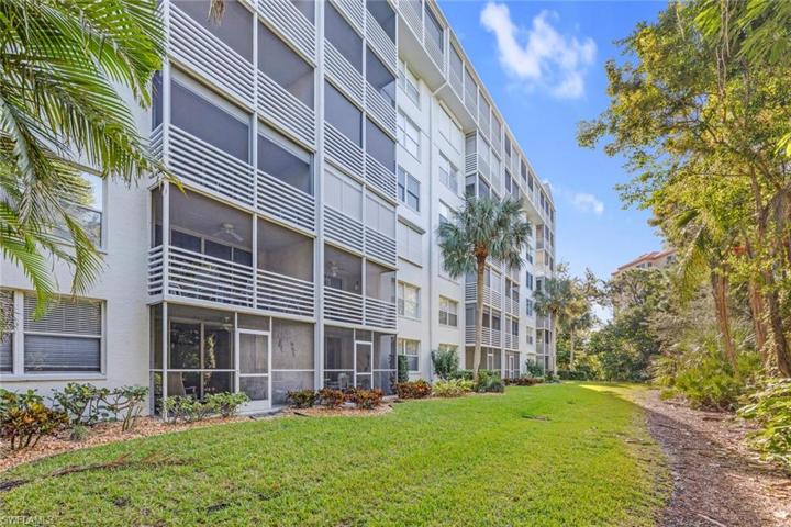 290 NAPLES COVE DR # 2202, NAPLES FL 34110