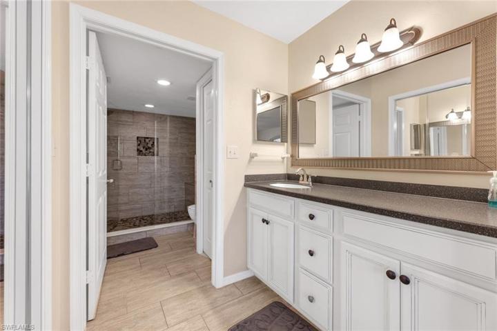 290 NAPLES COVE DR # 2202, NAPLES FL 34110