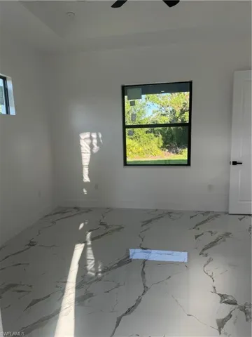 Tiled empty room with ceiling fan