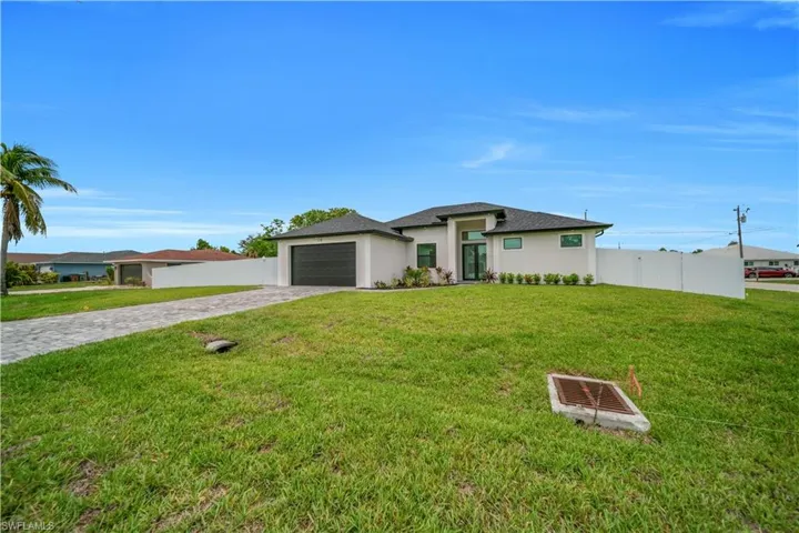 Prairie-style home with decorative driveway, a garage, and stucco siding