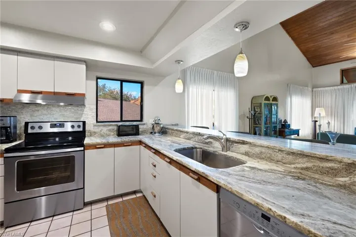 2065 W Lakeview  BLVD, North Fort Myers, FL 33903