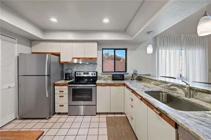 2065 W Lakeview  BLVD, North Fort Myers, FL 33903
