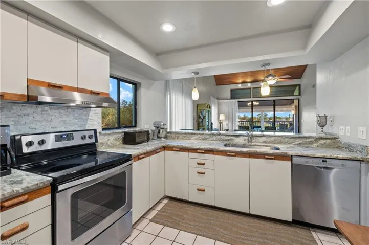 2065 W Lakeview  BLVD, North Fort Myers, FL 33903