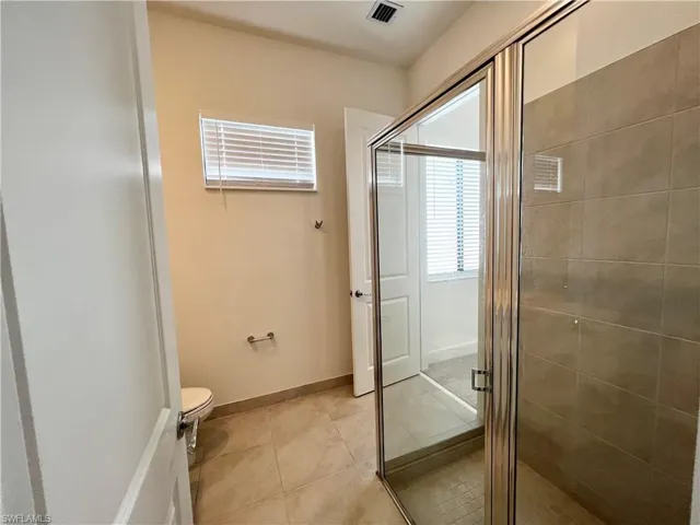 Jack-and-Jill bath