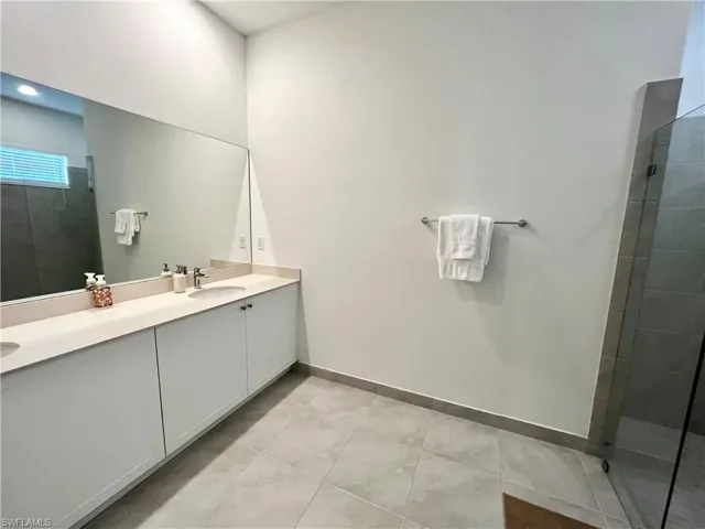Master bath - dual sink