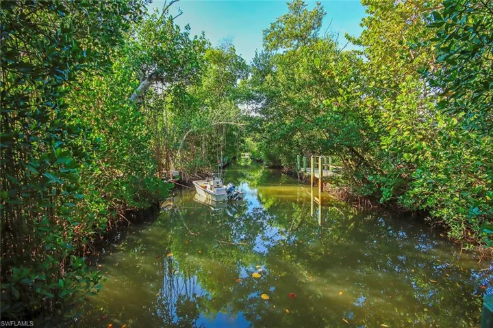 561  Periwinkle  WAY, Sanibel, FL 33957