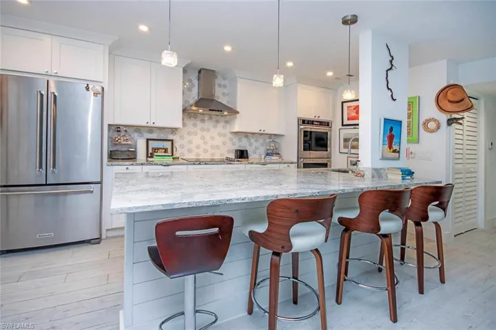 561  Periwinkle  WAY, Sanibel, FL 33957