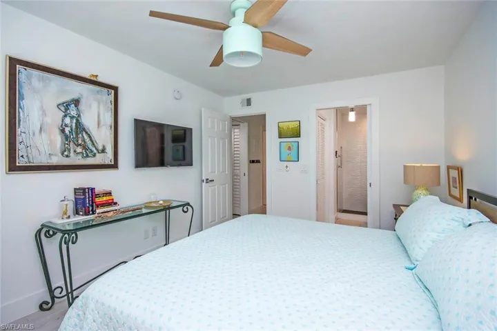 561  Periwinkle  WAY, Sanibel, FL 33957