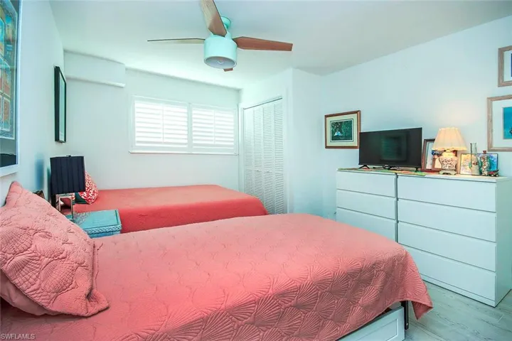 561  Periwinkle  WAY, Sanibel, FL 33957