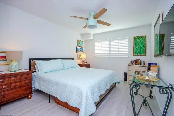 561  Periwinkle  WAY, Sanibel, FL 33957