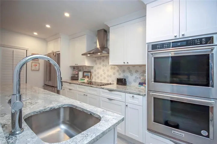 561  Periwinkle  WAY, Sanibel, FL 33957