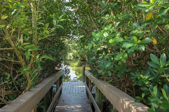 561  Periwinkle  WAY, Sanibel, FL 33957