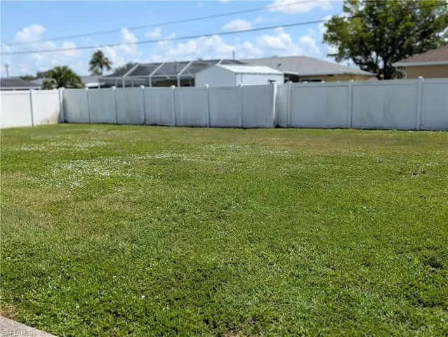 2215 Se 8th Ave, Cape Coral, Florida 33990