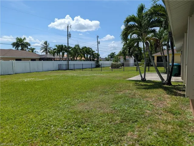 2215 Se 8th Ave, Cape Coral, Florida 33990