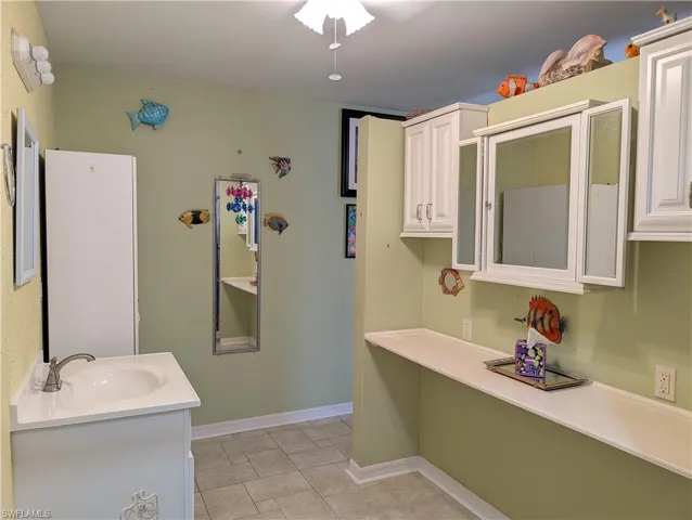 2215 Se 8th Ave, Cape Coral, Florida 33990